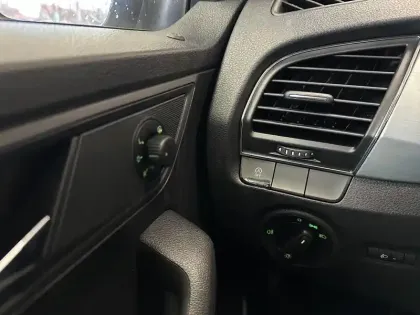 Photo 17 Skoda Fabia  1.0 MPI 60 ch Greentec