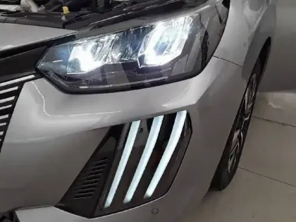 Photo 15 Peugeot 208  PureTech 100 S&S BVM6