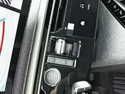 Photo 13 Peugeot 3008  Hybrid 145 e-DCS6