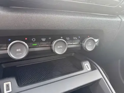 Photo 18 Citroën C4  Hybride 145 e-DCS6