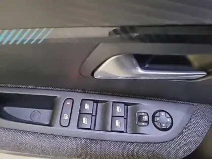 Photo 28 Peugeot 208  Electrique 50 kWh 136ch