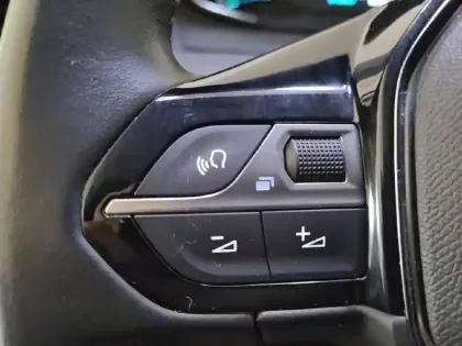 Photo 25 Peugeot 208  Electrique 50 kWh 136ch