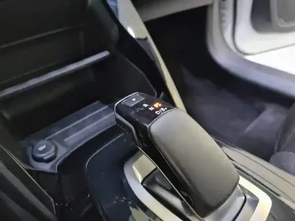 Photo 13 Peugeot 208  Electrique 50 kWh 136ch