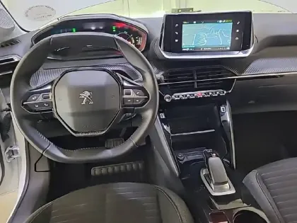 Photo 7 Peugeot 208  Electrique 50 kWh 136ch