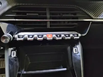 Photo 23 Peugeot 208  Electrique 50 kWh 136ch