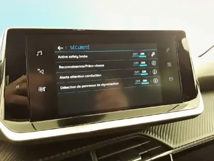 Photo 55 Peugeot 208  PureTech 100 S&S BVM6