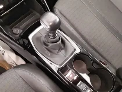 Photo 13 Peugeot 208  PureTech 100 S&S BVM6