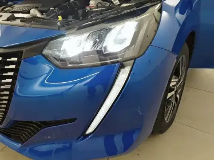 Photo 49 Peugeot 208  PureTech 100 S&S BVM6