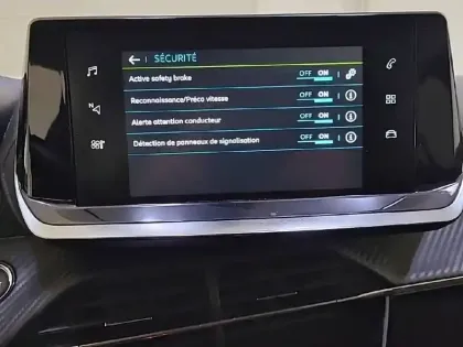 Photo 21 Peugeot 208  Electrique 50 kWh 136ch