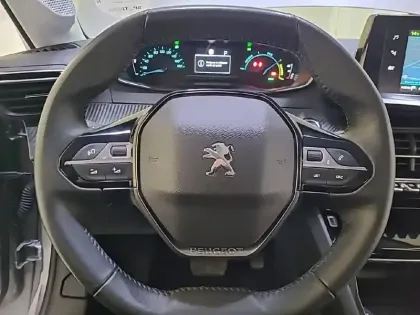 Photo 8 Peugeot 208  Electrique 50 kWh 136ch