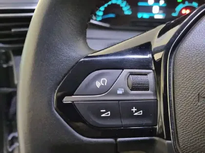 Photo 27 Peugeot 208  Electrique 50 kWh 136ch