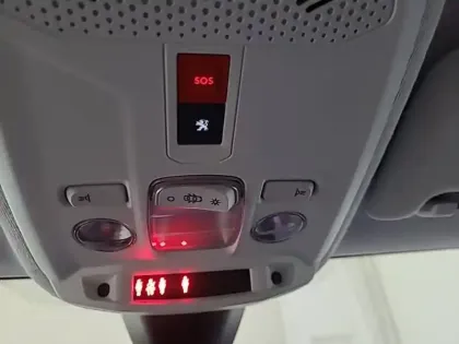 Photo 25 Peugeot 208  Electrique 50 kWh 136ch