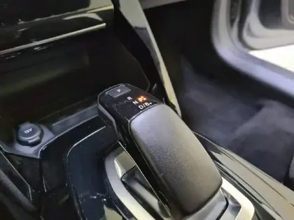 Photo 13 Peugeot 208  Electrique 50 kWh 136ch