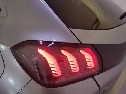 Photo 16 Peugeot 208  Electrique 50 kWh 136ch