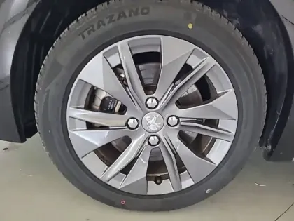 Photo 12 Peugeot 208  Electrique 50 kWh 136ch