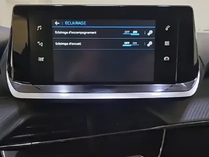 Photo 42 Peugeot 2008  PureTech 100 S&S BVM6