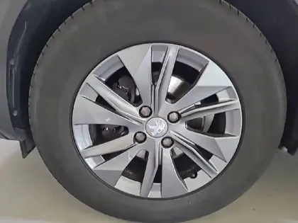 Photo 32 Peugeot 2008  PureTech 100 S&S BVM6