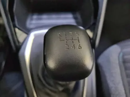 Photo 33 Peugeot 2008  PureTech 100 S&S BVM6