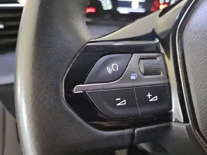 Photo 46 Peugeot 2008  PureTech 100 S&S BVM6