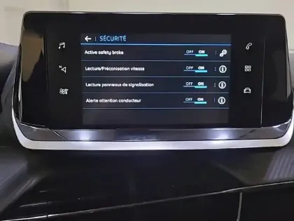 Photo 41 Peugeot 2008  PureTech 100 S&S BVM6