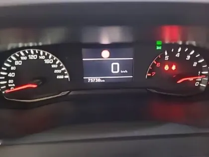 Photo 29 Peugeot 2008  PureTech 100 S&S BVM6