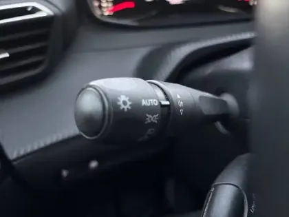 Photo 19 Peugeot 2008  PureTech 100 S&S BVM6