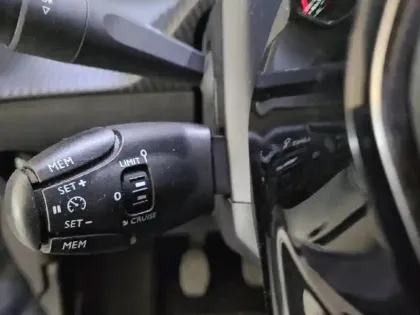 Photo 45 Peugeot 2008  PureTech 100 S&S BVM6