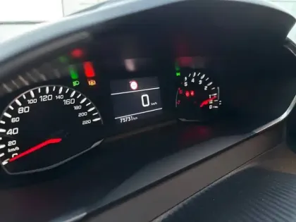 Photo 9 Peugeot 2008  PureTech 100 S&S BVM6