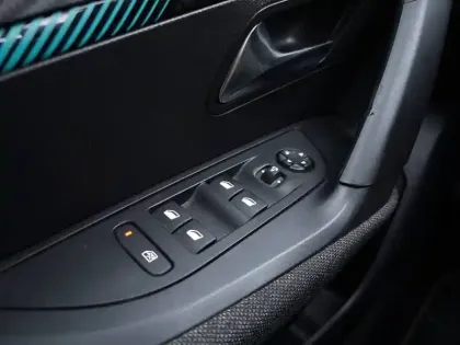 Photo 18 Peugeot 2008  PureTech 100 S&S BVM6