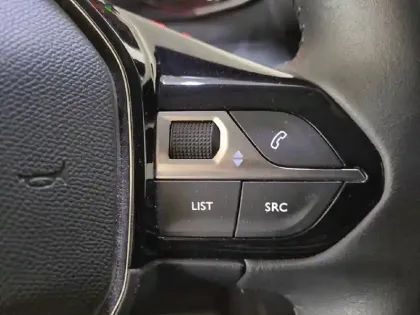 Photo 47 Peugeot 2008  PureTech 100 S&S BVM6