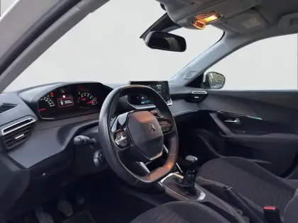 Photo 7 Peugeot 2008  PureTech 100 S&S BVM6