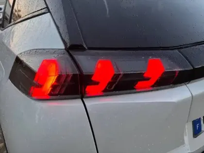 Photo 16 Peugeot 2008  PureTech 100 S&S BVM6