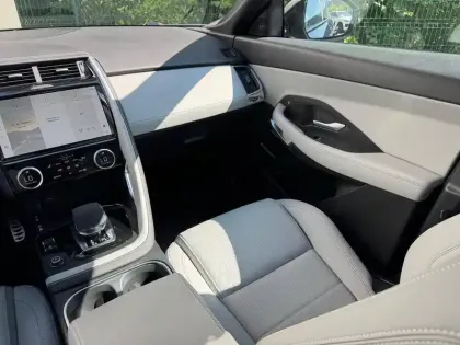 Photo 22 Jaguar E-Pace  P270e ch PHEV AWD BVA