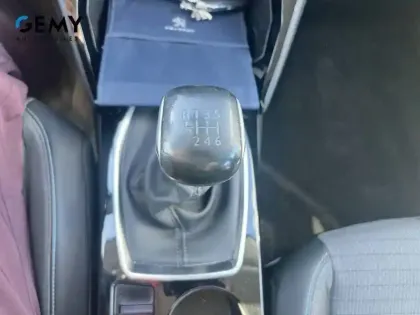 Photo 13 Peugeot 208  PureTech 100 S&S BVM6