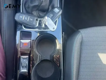 Photo 16 Peugeot 208  PureTech 100 S&S BVM6