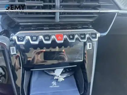 Photo 15 Peugeot 208  PureTech 100 S&S BVM6