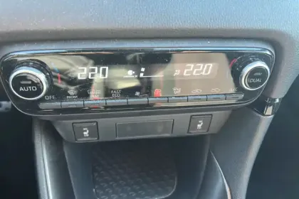 Photo 20 Toyota Yaris  Hybride 130h