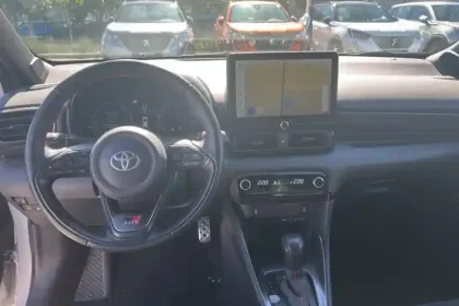 Photo 15 Toyota Yaris  Hybride 130h