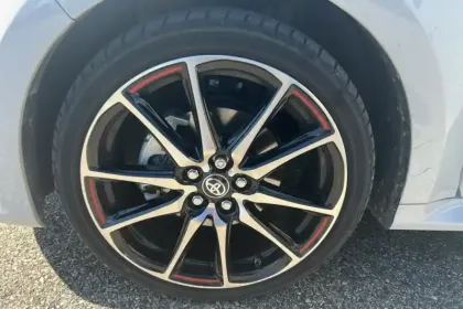 Photo 12 Toyota Yaris  Hybride 130h