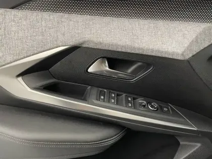 Photo 28 Peugeot 3008  Hybrid 136 e-DCS6