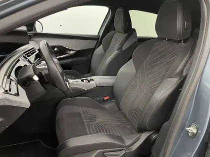 Photo 13 Peugeot 3008  Hybrid 136 e-DCS6