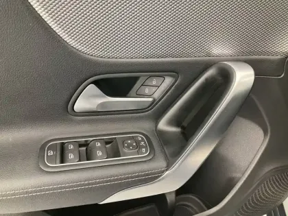 Photo 15 Mercedes Classe A  180 d 7G-DCT