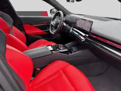 Photo 39 BMW Serie 5 M5 PHEV 727 ch BVA8