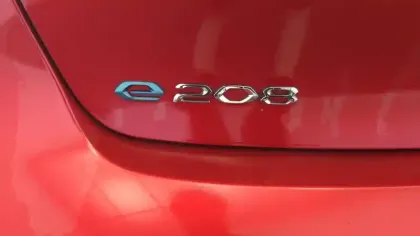 Photo 13 Peugeot 208  Electrique 50 kWh 136ch