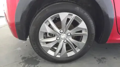 Photo 10 Peugeot 208  Electrique 50 kWh 136ch