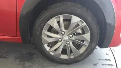 Photo 11 Peugeot 208  Electrique 50 kWh 136ch