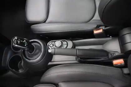 Photo 18 Mini Mini Hatch 5 Portes Cooper 136 ch DKG7