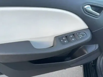 Photo 20 Renault Clio  E-Tech full hybrid 145