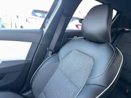 Photo 34 Renault Clio  E-Tech full hybrid 145