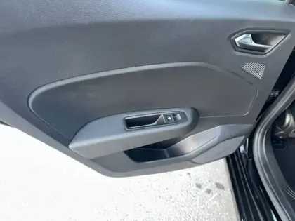 Photo 17 Renault Clio  E-Tech full hybrid 145